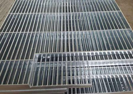 鍍鋅格柵板需要怎樣維持表面光滑細膩呢？